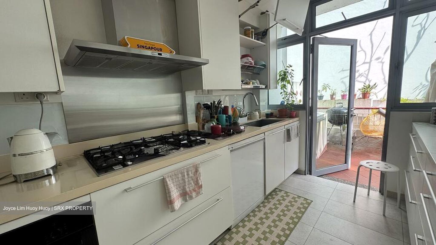 Duchess Avenue (D10), Terrace #497378301